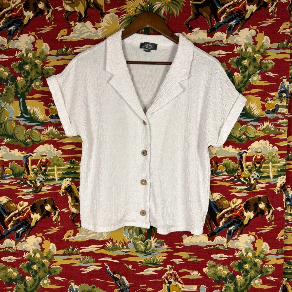 Belle by Belldini Button Down Women M White Excellent Textured Short Sleeve Top